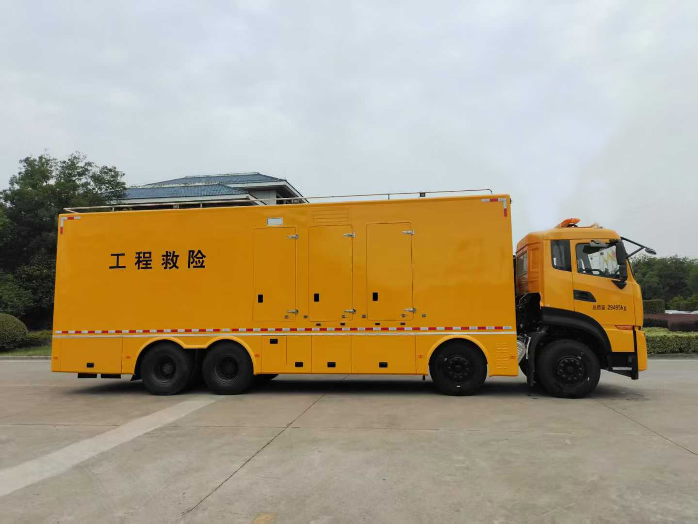 大功率储能、充电、不间断一体化综合电源车.jpg