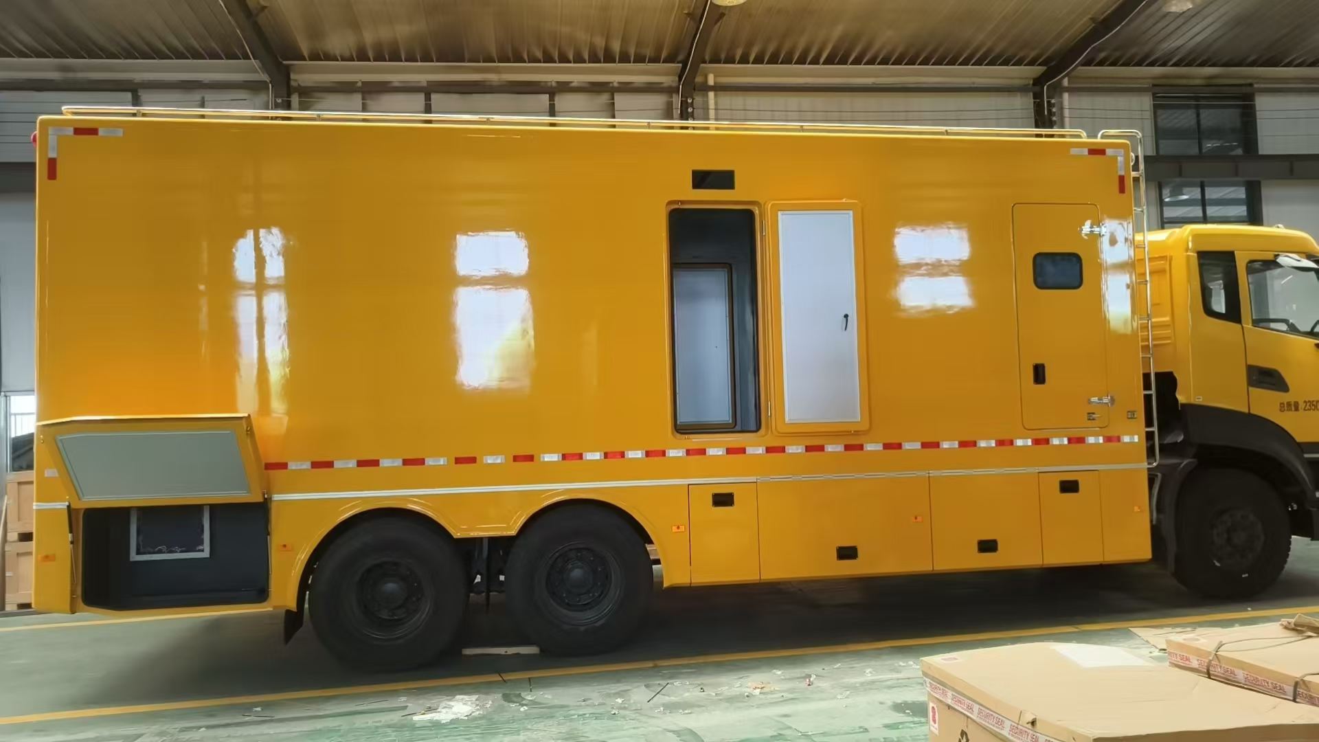 800KVA大功率不间断UPS电源车.jpg